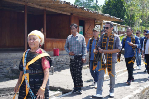 Tua Adat Nua Wogo Bajawa Ajak PLN dan Media Kembangkan Desa Wisata