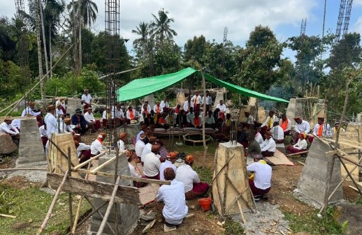 PLN UIP Nusra Bangun Rumah Gendang Gonggor Manggarai