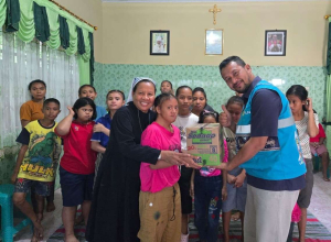 Anak Yatim Piatu Sumba Timur Gapai Kasih Natal 2025 dari PLN