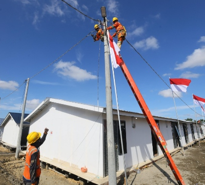 Sinergi BUMN, Danantara Bangun Huntara Aceh, PLN Sambung Listrik