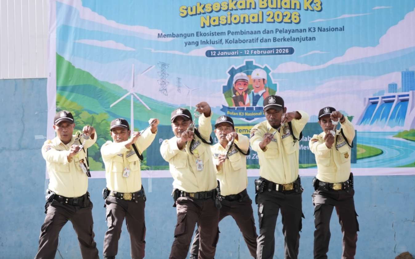 Bulan K3 Nasional 2026, Petugas PLN NTT Ingat Keluarga Menanti di Rumah