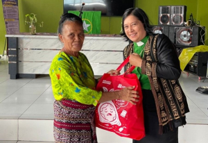 Cara PLN UP3 Flores Bagian Timur Berbagi Sukacita Natal 2025