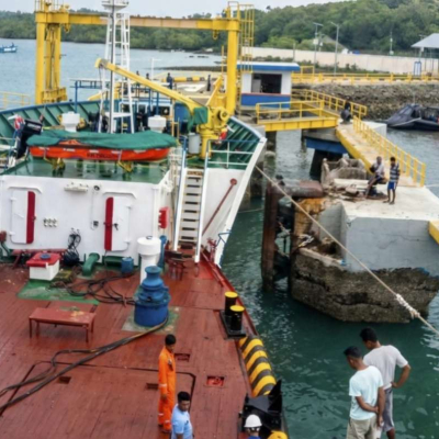 Jaga Nyala Listrik di Pulau Rote, PLN Pasok 1,8 Ton BBM via KN Nipa