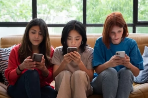 Anatomi Perbedaan, Efikasi versus Eksibisi