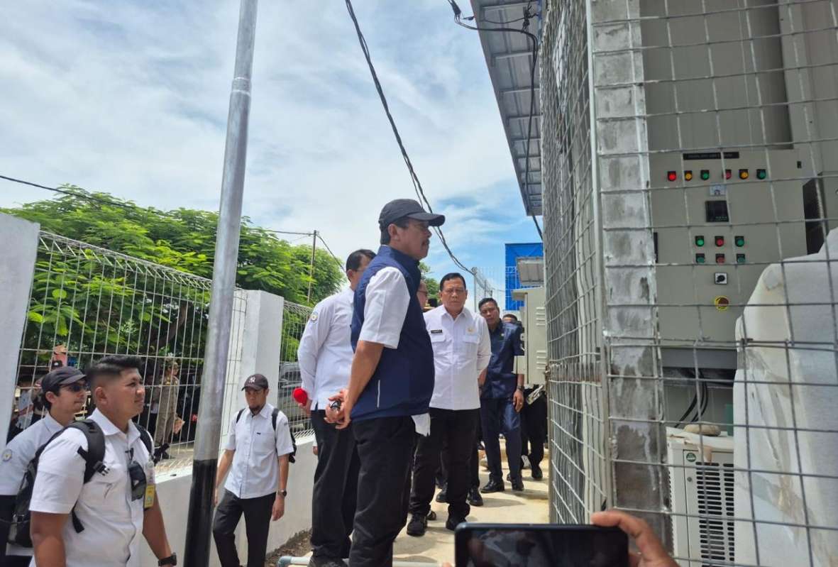 Menteri KKP Lihat Kampung Nelayan Sulamu Siap Dikelola Berbekal Listrik PLN