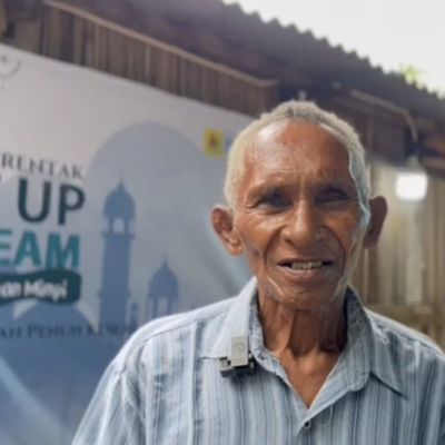 Penantian Belasan Tahun Buruh Harian Lepas Berbuah Nyala Listrik