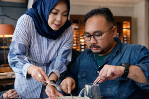 Dilepas KPK Jadi Tahanan Rumah, Yaqut Lebaran Bersama Keluarga